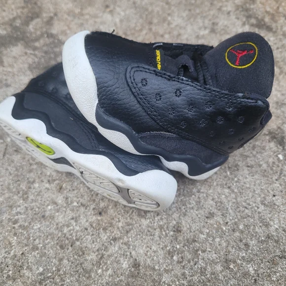 Jordan 13 Kids black size 5c - Picture 2 of 7